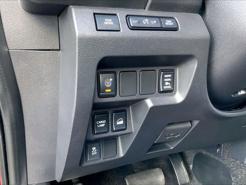 Used 2022 Nissan Frontier SV image 64