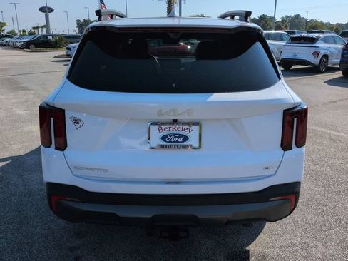 Used 2024 Kia Sorento SX Prestige w/ Sage Leather Package AWD/4WD image 5