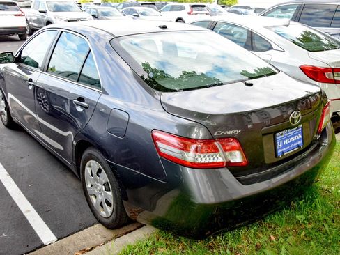 Used 2011 Toyota Camry LE FWD image 7