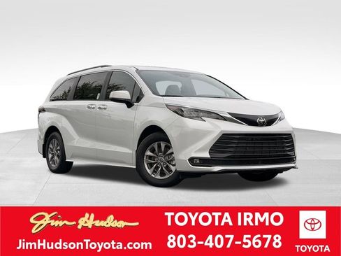 New 2026 Toyota Sienna XLE FWD image 1