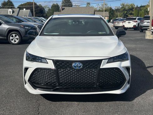 Used 2022 Toyota Avalon XSE image 2