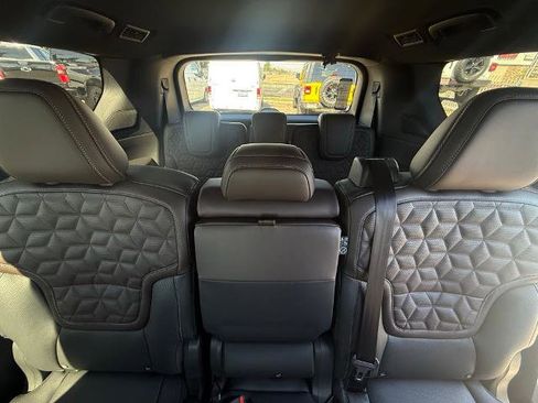 New 2025 Nissan Armada Platinum Reserve image 10