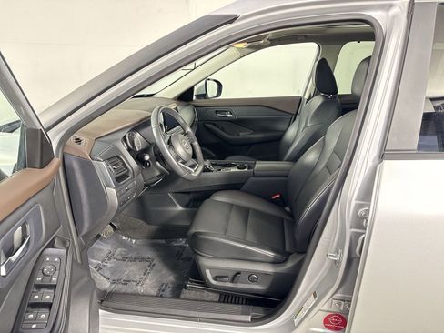 Certified 2023 Nissan Rogue SV w/ SV Premium B Package image 5