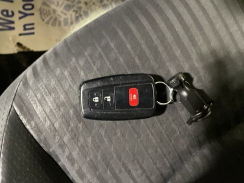 Used 2018 Toyota Prius Two image 27