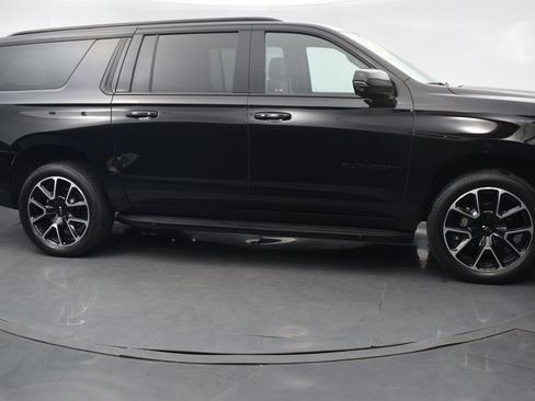 Used 2023 Chevrolet Suburban RST w/ Luxury Package AWD/4WD image 7