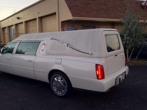 Used 2002 Cadillac De Ville Hearse image 2