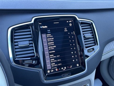 Certified 2023 Volvo XC90 B6 Plus image 20