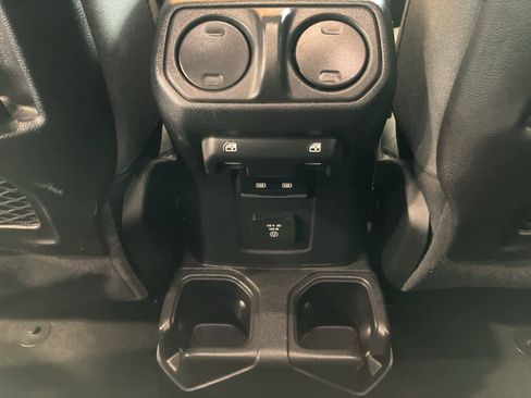 Used 2024 Jeep Wrangler Rubicon image 25