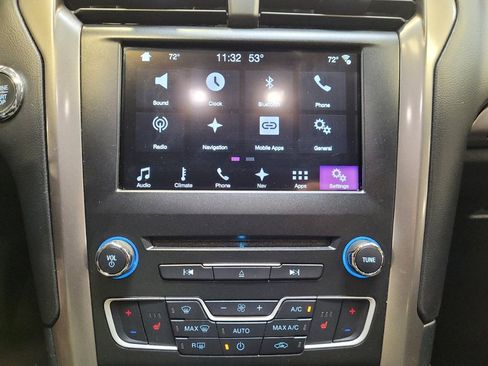 Used 2017 Ford Fusion SE w/ Fusion SE Technology Package image 25