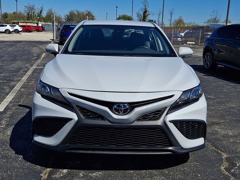 Used 2024 Toyota Camry SE image 8