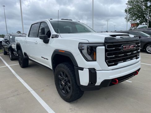 Used 2025 GMC Sierra 2500 AT4 w/ AT4 Premium Plus Package image 3