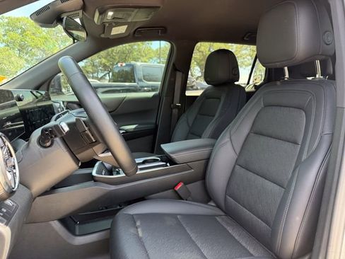 Used 2026 Chevrolet Equinox LT w/ Convenience Package II FWD image 7