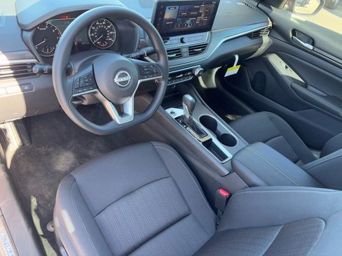 New 2025 Nissan Altima 2.5 SV w/ SV Special Edition Package image 18