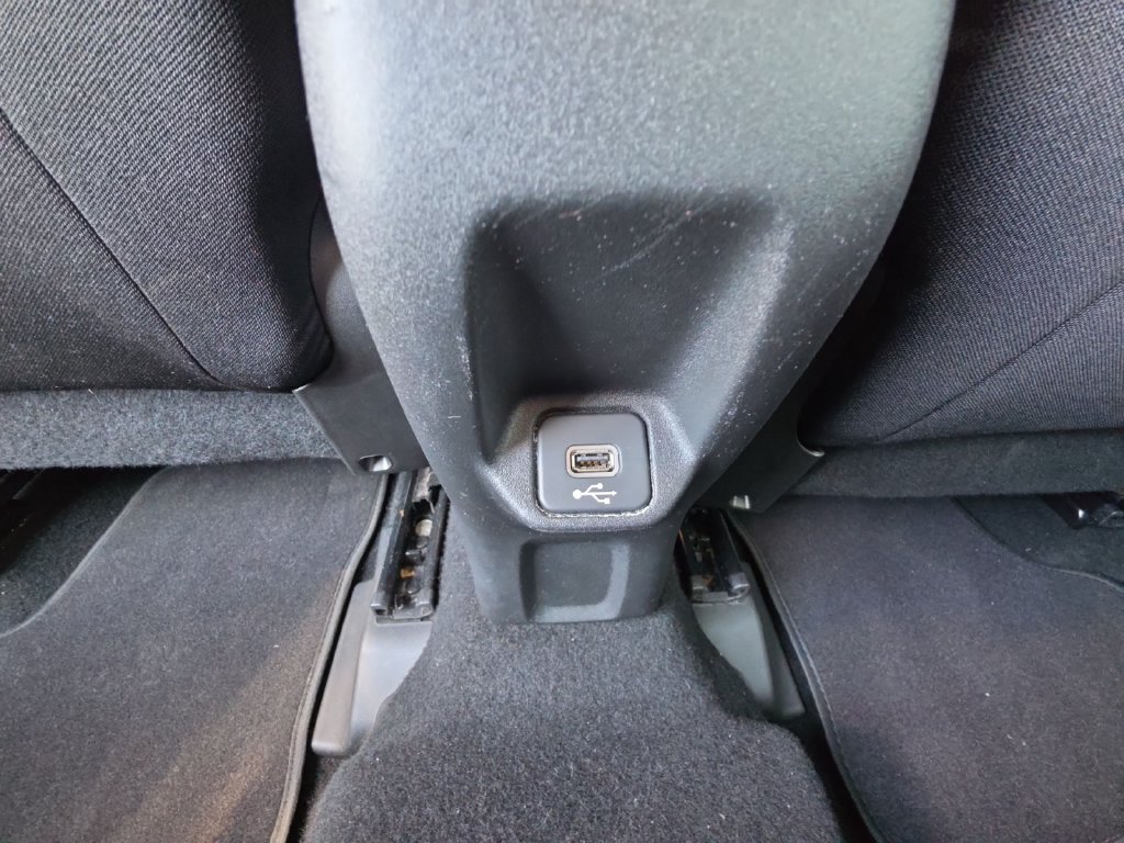 Used 2018 Jeep Renegade Latitude AWD/4WD image 11