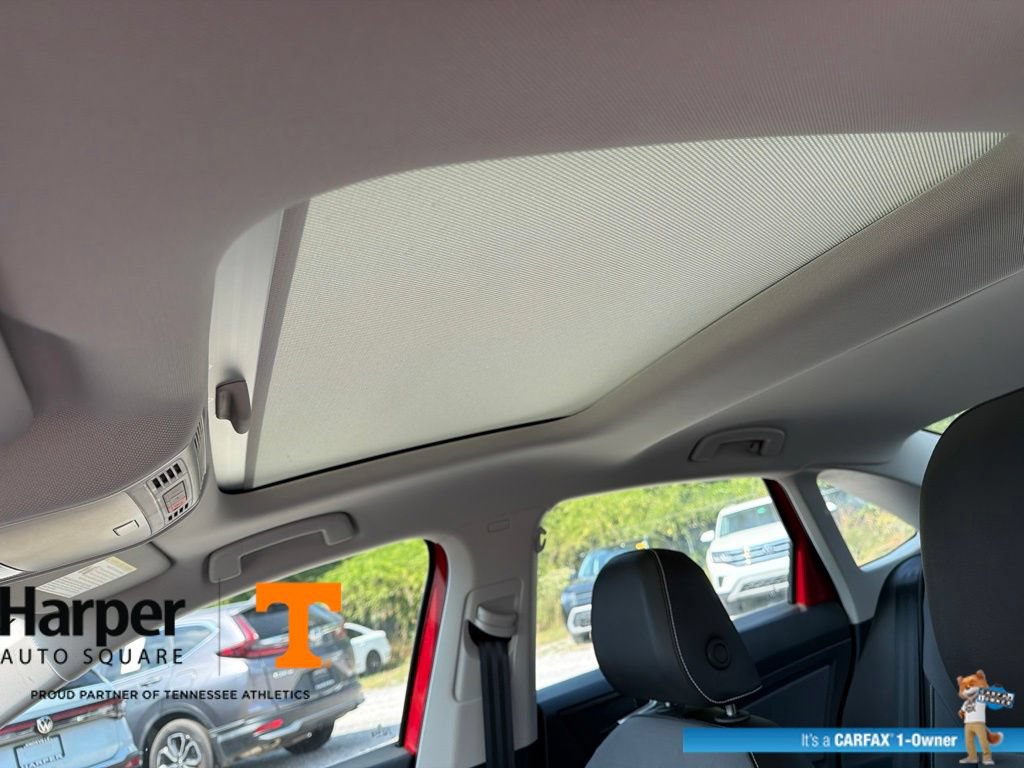 Used 2025 Volkswagen Jetta SE w/ Sunroof Package FWD image 18