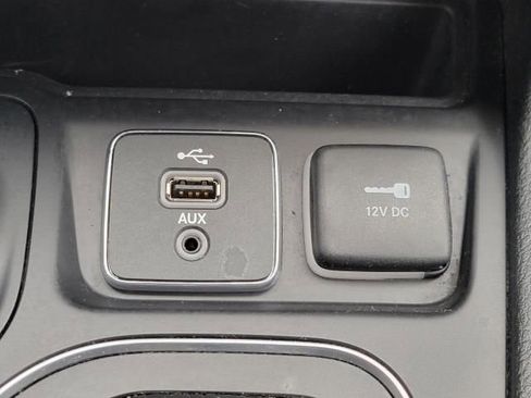 Used 2019 Jeep Cherokee Latitude w/ Popular Appearance Group AWD/4WD image 28