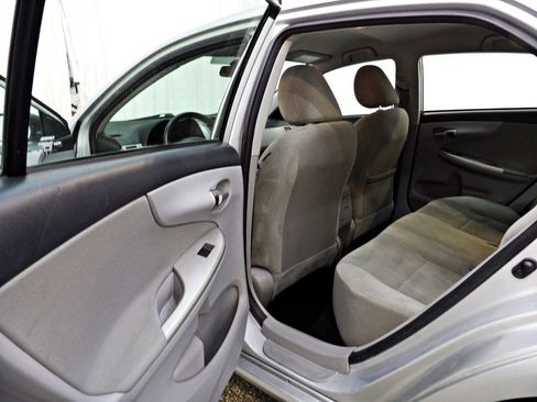 Used 2013 Toyota Corolla LE w/ Preferred Accessory Pkg #2 FWD image 14