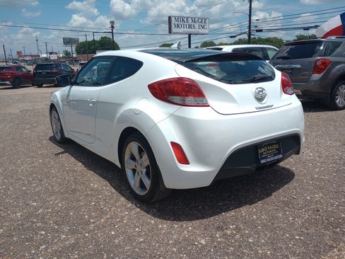 Used 2015 Hyundai Veloster FWD image 5