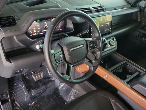 Used 2023 Land Rover Defender 110 X AWD/4WD image 18