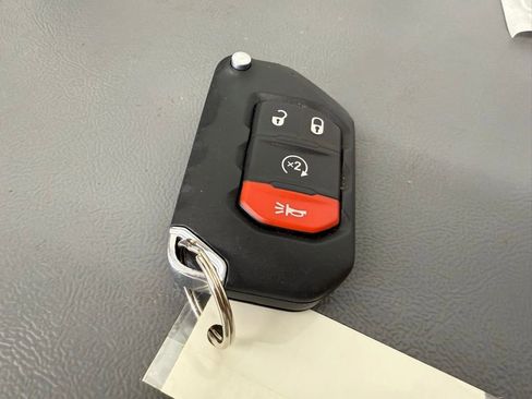 Used 2019 Jeep Wrangler Unlimited Sahara w/ Uconnect 4C Nav & Sound Group AWD/4WD image 16