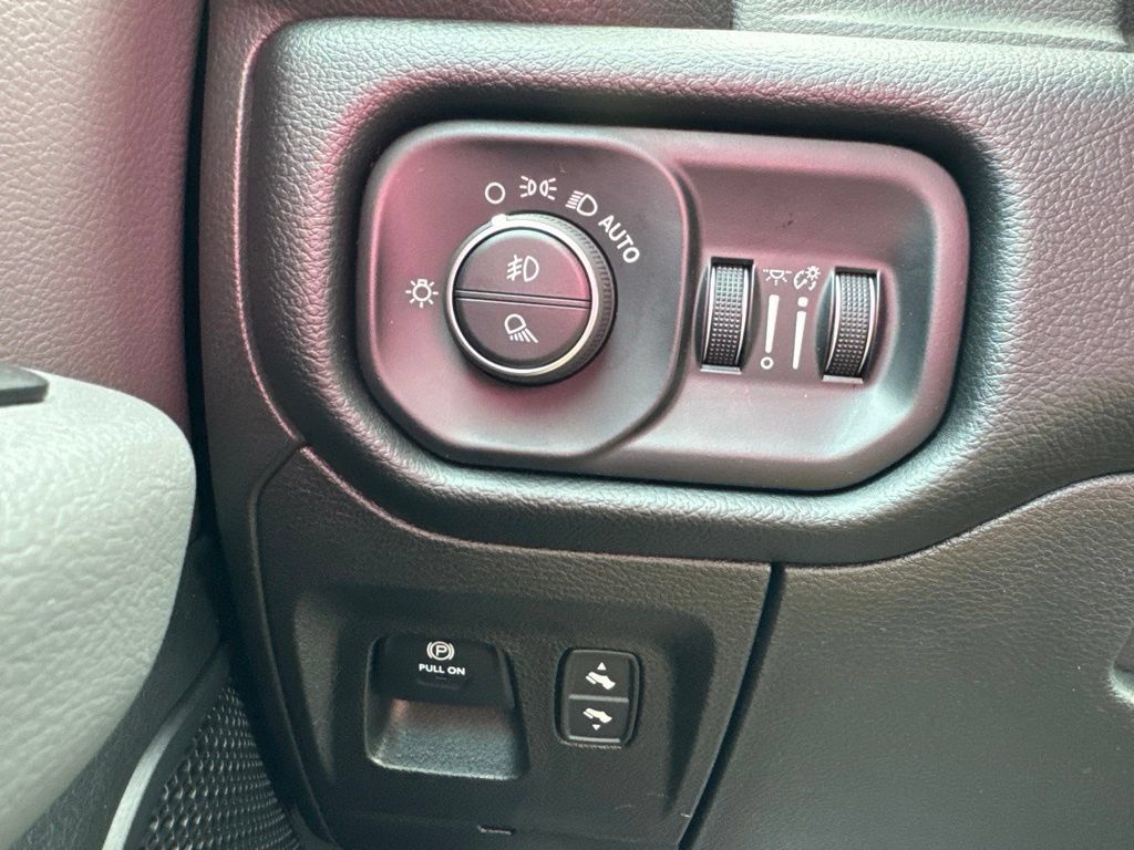 Used 2019 RAM 1500 Big Horn AWD/4WD image 8