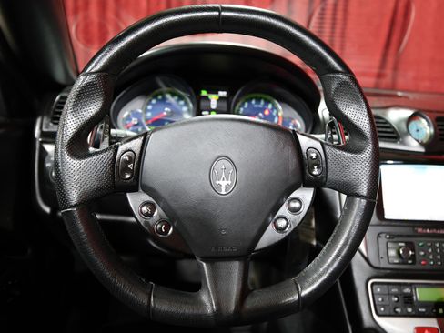 Used 2017 Maserati GranTurismo Convertible RWD image 18