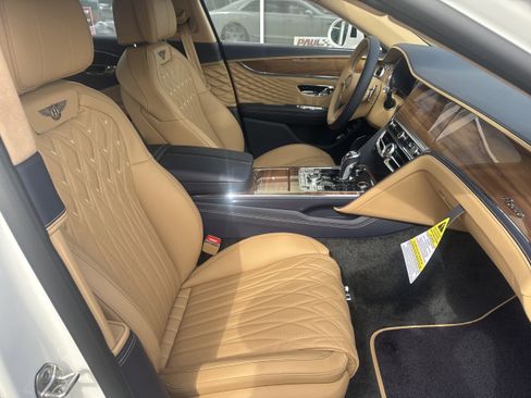 New 2026 Bentley Flying Spur Plug-In Hybrid image 2