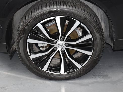 Used 2024 Volvo XC60 B5 Plus image 13