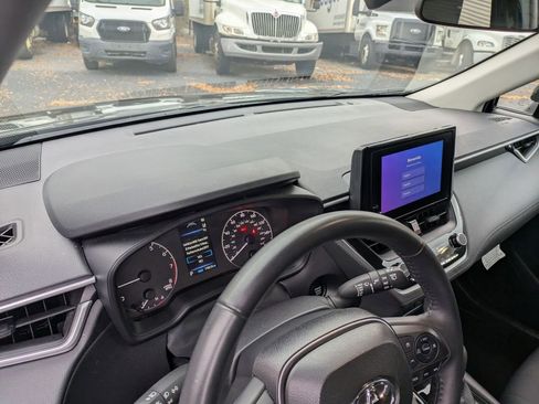 Used 2025 Toyota Corolla Cross LE image 14