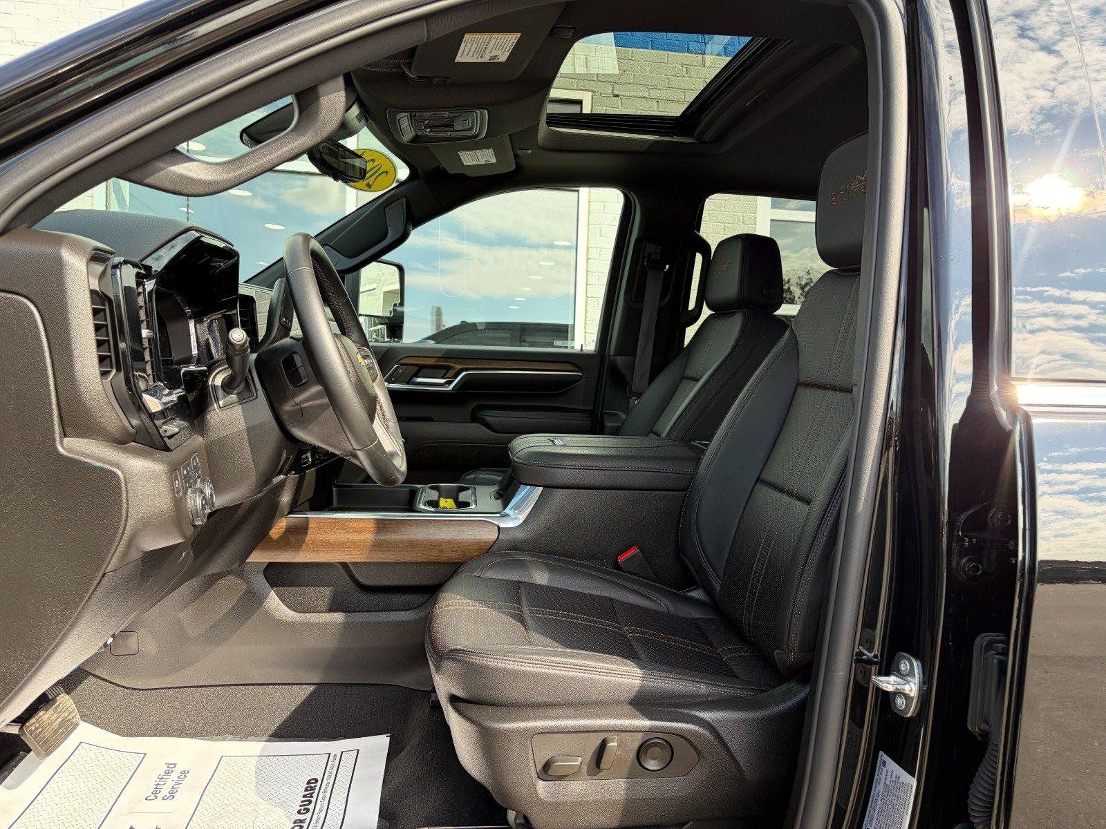 Used 2024 Chevrolet Silverado 3500 High Country w/ High Country Premium Package AWD/4WD image 8