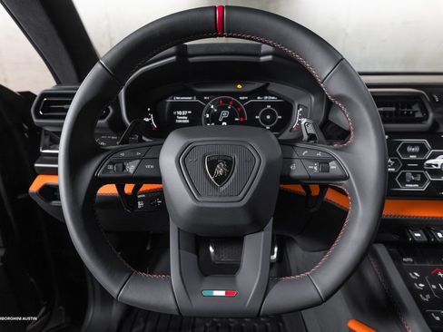 Used 2025 Lamborghini Urus SE image 27