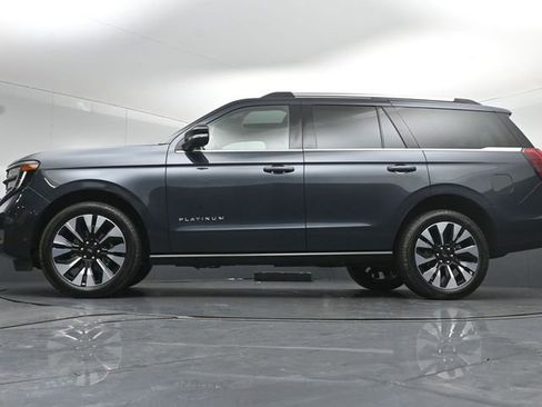 Certified 2025 Ford Expedition Platinum w/ Driver's Package AWD/4WD image 38