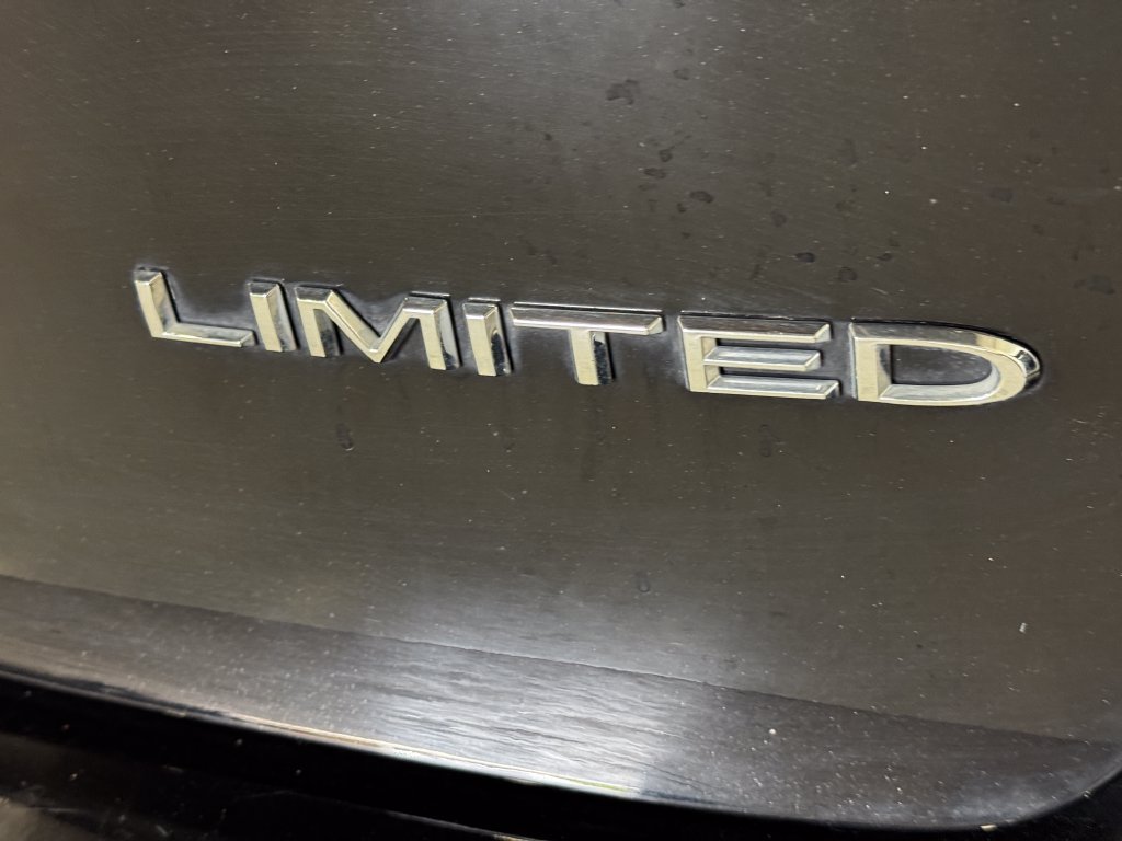 Used 2024 Chrysler Pacifica Limited FWD image 34