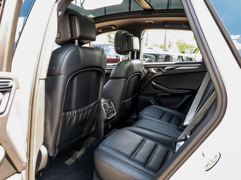 Used 2024 Porsche Macan AWD/4WD image 42