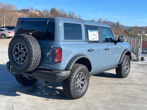 New 2025 Ford Bronco Badlands image 3