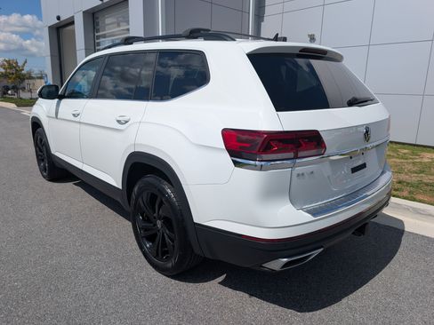 Used 2023 Volkswagen Atlas SE w/ Black Wheel Package AWD/4WD image 3