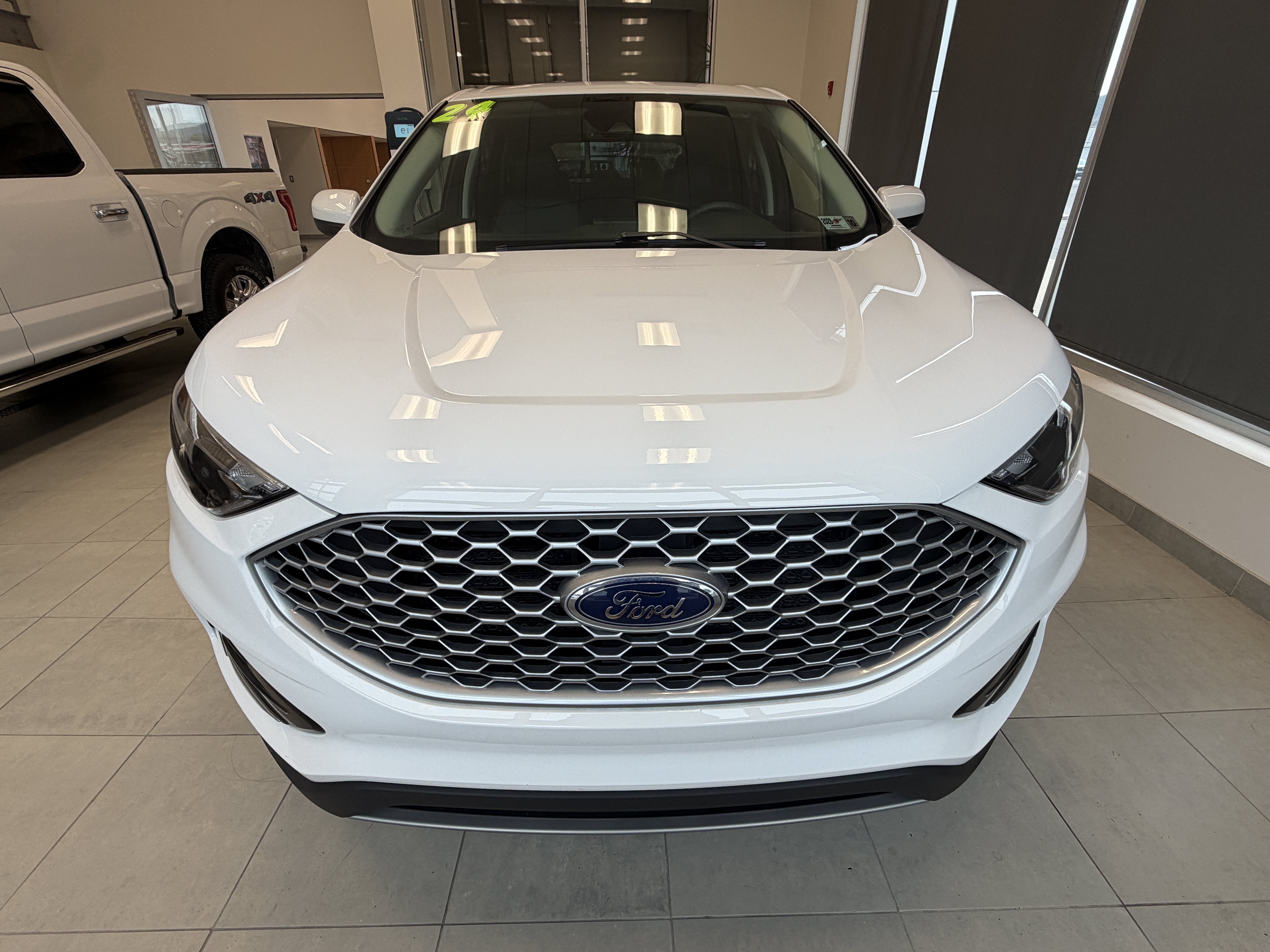Used 2024 Ford Edge SEL w/ Convenience Package AWD/4WD image 6
