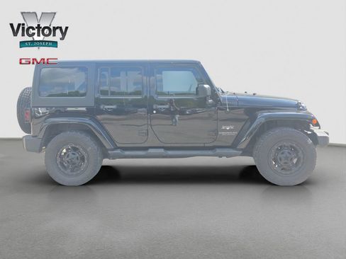 Used 2016 Jeep Wrangler Unlimited Sahara w/ Connectivity Group AWD/4WD image 19