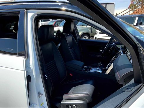 Certified 2022 Land Rover Discovery Sport SE R-Dynamic image 8