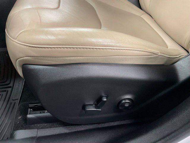 Used 2016 Jeep Cherokee Limited AWD/4WD image 35