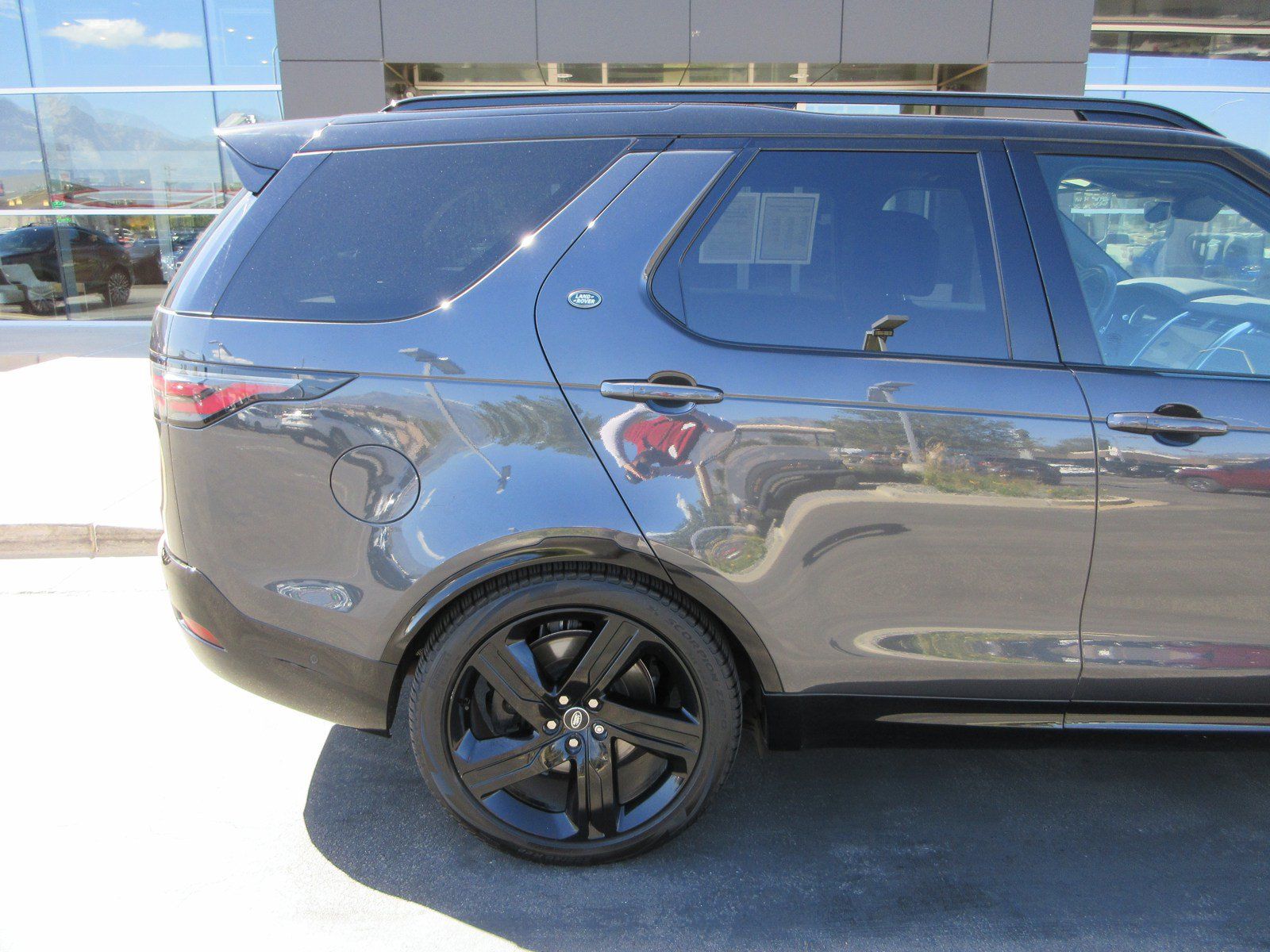 Used 2023 Land Rover Discovery Metropolitan Edition AWD/4WD image 11