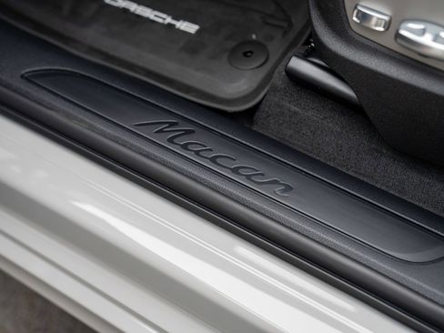 New 2026 Porsche Macan image 12