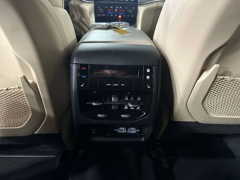 Used 2023 Jeep Grand Cherokee L Limited w/ Luxury Tech Group II image 25