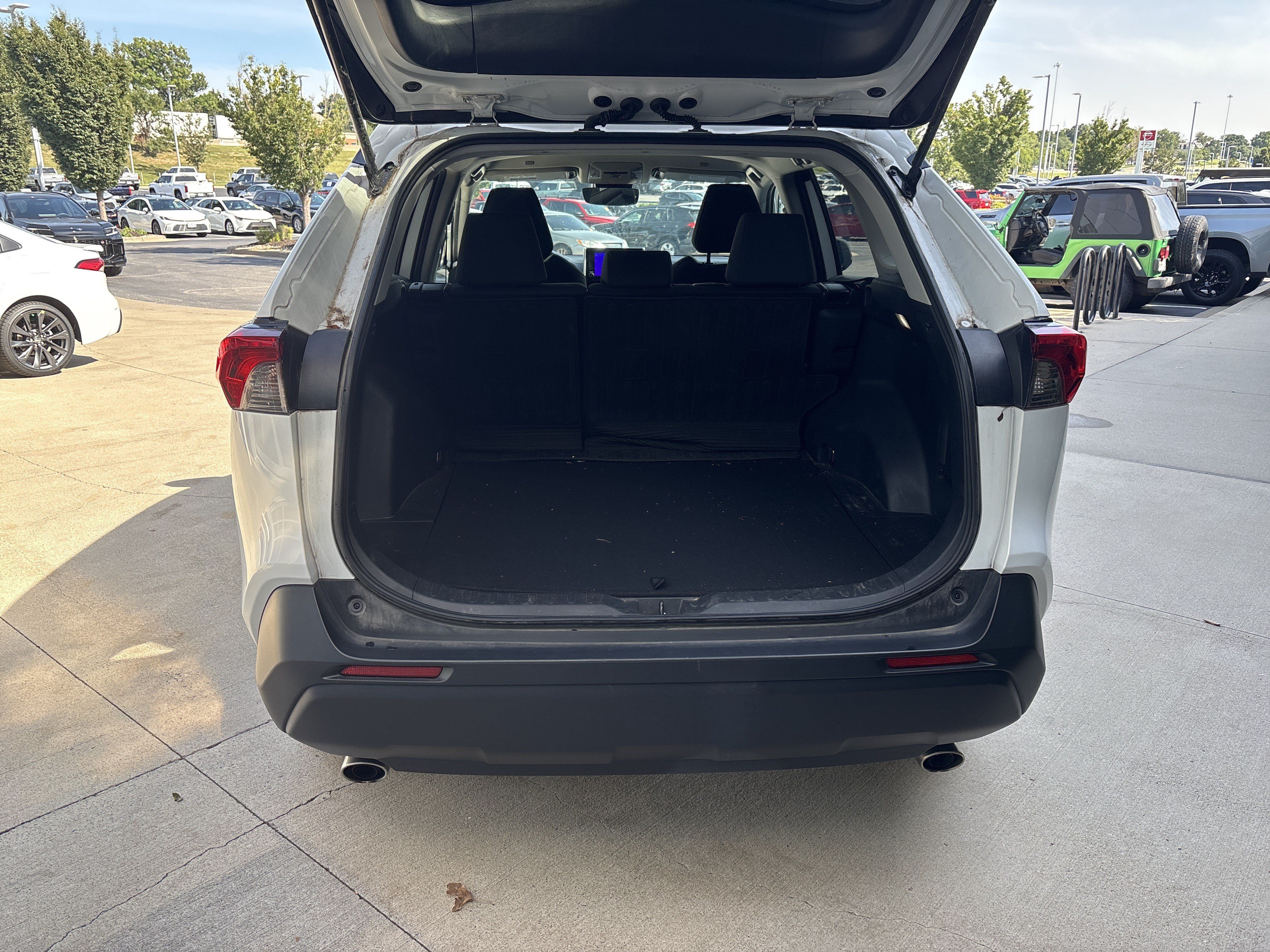 Used 2025 Toyota RAV4 XLE AWD/4WD image 31