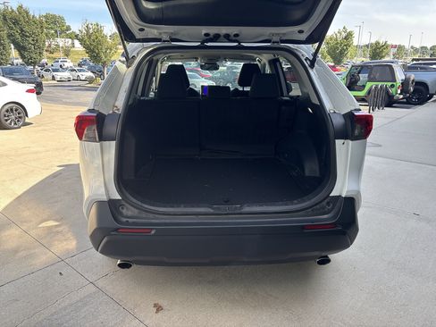 Used 2025 Toyota RAV4 XLE AWD/4WD image 31