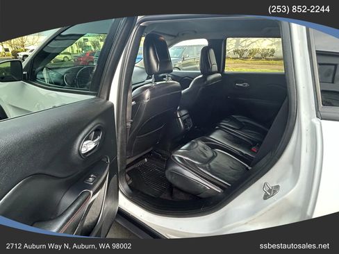 Used 2016 Jeep Cherokee Trailhawk w/ Leather Interior Group image 27