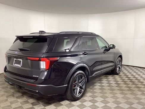 Used 2025 Ford Explorer ST-Line w/ ST-Line Street Pack AWD/4WD image 2