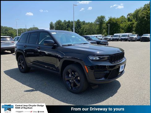 New 2025 Jeep Grand Cherokee Altitude image 1