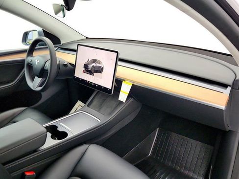 Used 2024 Tesla Model Y Long Range image 29