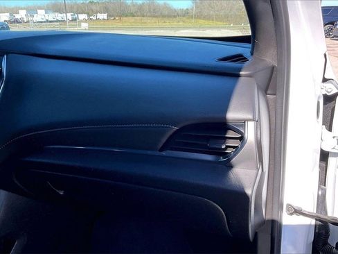 Used 2023 Chevrolet Traverse LT image 23